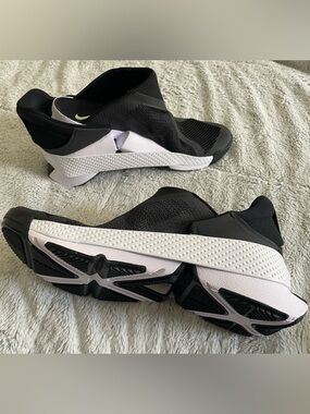 Nike Go Flyease Sneakers